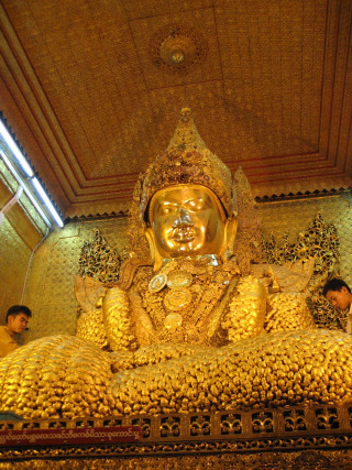 Golden buddha statue man yellow - a room next free wallpaper
