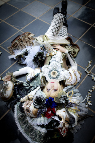 Doll floor surrounded stuff legs - the floor free wallpaper for mobile