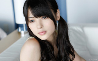 Woman blackhair whitepillow bluewall aguriuchida - a white pillow free wallpaper for desktop