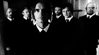 Men group room mirror middle - photo free wallpaper