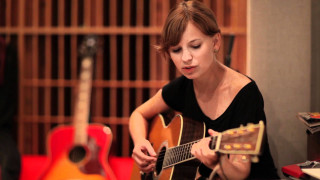 Woman playing guitar studio red - a flemish baroque free wallpaper for desktop