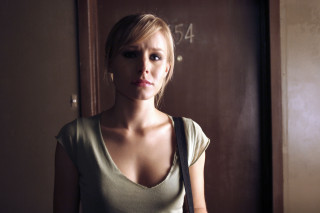 Woman standing doorway handbag shoulder - her shoulder and a handbag free wallpaper for desktop