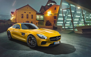 Yellow mercedes sports car night - constant permeke free wallpaper for desktop