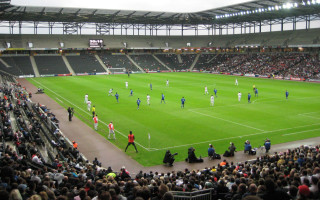 Soccer field crowd stands middle - don arday free wallpaper for desktop