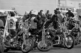 Motorcycles group people street building - 1 9 7 0 s free wallpaper