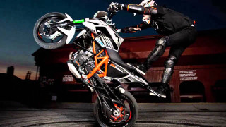 Man motorcycle trick air wheelie - a trick in the air free wallpaper
