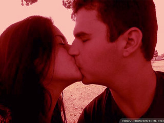 Man woman kissing park red - a park free wallpaper for desktop