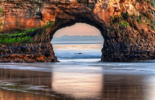 Large rock formation hole beach - a large rock formation free wallpaper