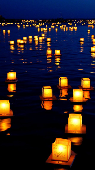 Floating lanterns night water clouds - candle free wallpaper for mobile