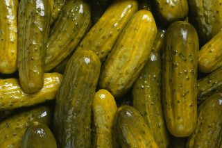 Pile of pickles with water - drop of water free wallpaper for desktop