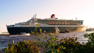 Cruise ship river forest sunny - a large cruise ship free wallpaper