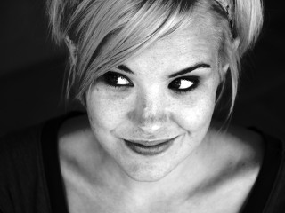 Woman messy bun black eyes - ceri richards free wallpaper