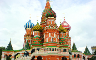 Large building domes clock tower - gaudy free wallpaper