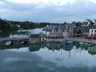 River bridge boats buildings water - de hirsh margule free wallpaper