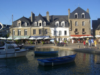 Boats river clock tower building - top of a river next free wallpaper for desktop