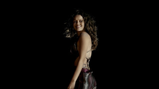 Woman dress walking dark smile - leg free wallpaper