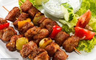 Plate meat vegetables salad dressing - a plate of food free wallpaper