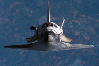 Space shuttle flying landing gear - its landing free wallpaper