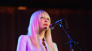 Woman pink hair microphone stand - pink free wallpaper