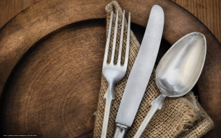 Silverware wooden plate burlap napkins - a wooden plate free wallpaper