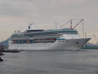 Cruise ship crane dock water - free ship wallpaper