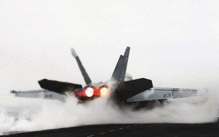 Fighter jet takeoff smoke motion - gear free wallpaper for desktop