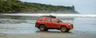 Red suv parked beach water - dan scott free wallpaper for desktop