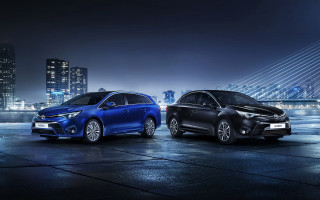 Cars parked city night bridge - a city free wallpaper