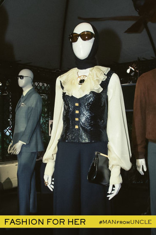 Mannequin black white outfit sunglasses - a man in a suit and tie free wallpaper