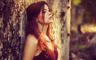 Redhair woman leaning wall autumn - against free wallpaper for desktop