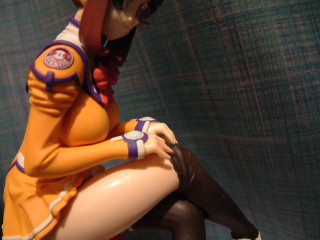 Figurine woman sitting chair legs - a chair free wallpaper for desktop