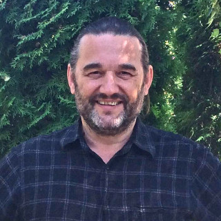 Man beard smiling bush camera - a beard and a beard free wallpaper