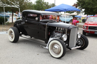 Vintage car parked people blue - a vintage car free wallpaper for desktop