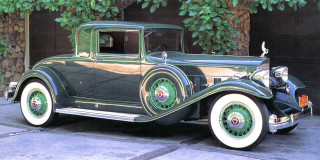 Old model car garage tree - an old model car free wallpaper