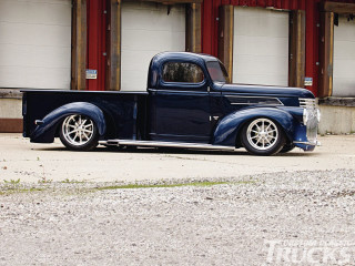 Blue truck red door striped - a red door free wallpaper for desktop