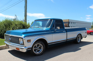 Blue white truck parking lot - truck free wallpaper
