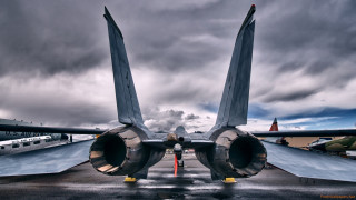 Jet plane airport tarmac cloudy - colin hayes free wallpaper