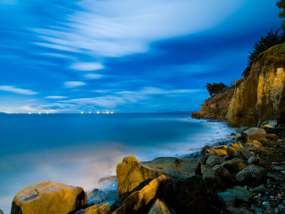 Rocky beach cliff night blue - free sky wallpaper for desktop