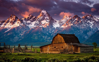 Barn field mountains sunset cloudy - a barn in a field free wallpaper