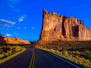 Desert road rock formation blue - a large rock formation in the background free wallpaper