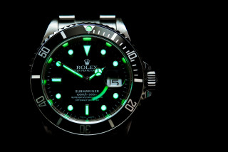 Watch green numbers black background - a watch free wallpaper
