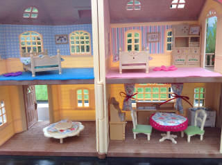 Dollhouse furniture table chairs bed - the room free wallpaper