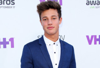 Young man blue suit red - purple free wallpaper