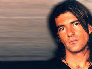 Man longhair blackshirt browneyes jewelry - thierry doizon free wallpaper