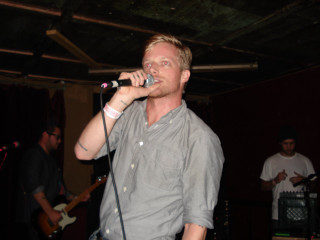 Man singing microphone guitar player - andrew boog faithfull free wallpaper