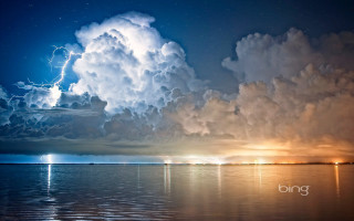 Clouds water lightning sky moon - dramatic lightning free wallpaper