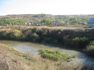 Small river dry grass hill - a small house free wallpaper