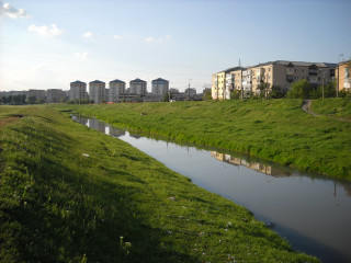 River green field buildings ecological - a lush green field free wallpaper
