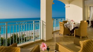 Balcony wicker furniture ocean view - zenith view free wallpaper for desktop