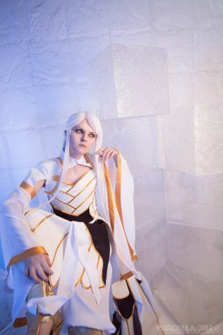 Woman costume chair white hair - free anime wallpaper for mobile